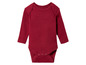 Un body bébé à manches longues de couleur rouge foncé.