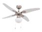 Ventilateur de plafond avec éclairage intégré, pales blanches et finition nickel brossé.