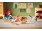 Figurines fantastiques (dragons, licornes, griffons) sur une table avec des dessins d'enfants.