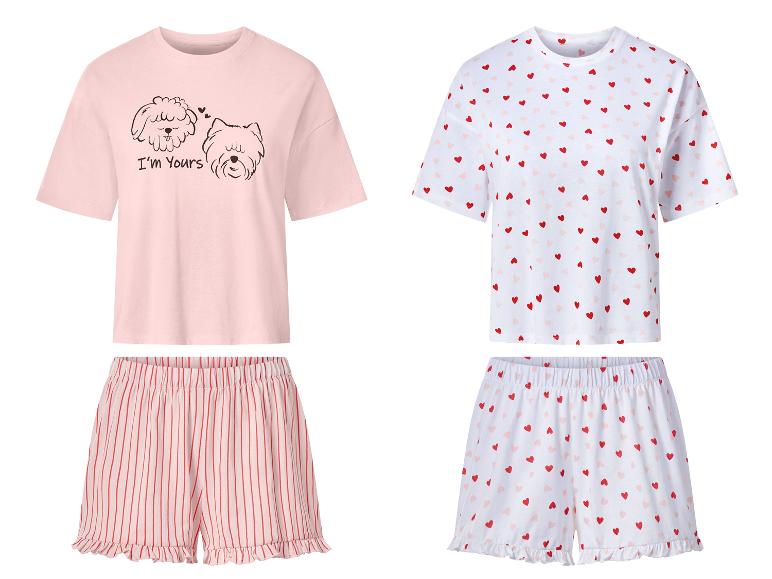 Pyjamas d'été pour femmes: un rose avec des chiens et un blanc avec des cœurs.