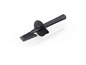 Une spatule en silicone noire pour un robot de cuisine.