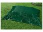 Bâche de protection verte pour meubles de jardin.