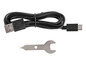 Un câble USB avec connecteur micro-USB et un outil