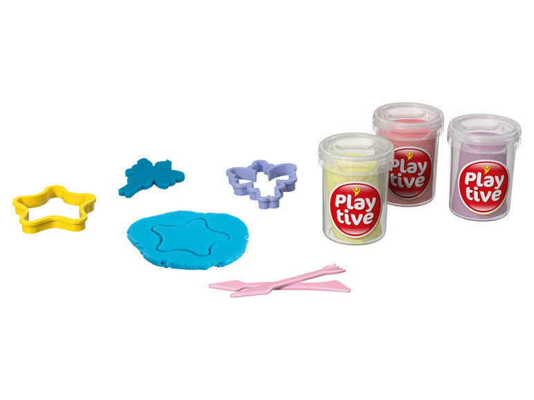 Play-Doh en trois couleurs avec des moules et des outils.