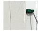 Un nettoyeur haute pression Parkside vert nettoie un mur.