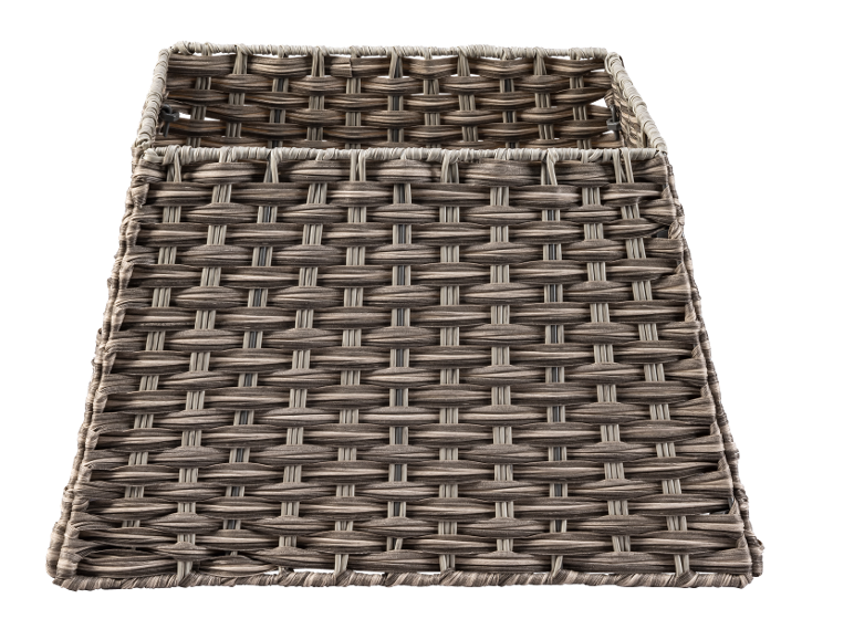 Panier de rangement rectangulaire en imitation rotin gris.