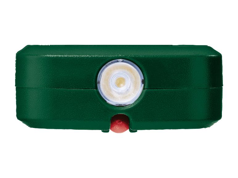 Lampe de poche verte avec bouton rouge et lumière blanche