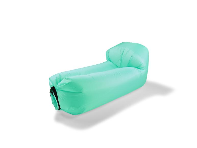 Transat gonflable vert menthe sur fond blanc