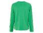 Un t-shirt à manches longues vert avec un col rond.