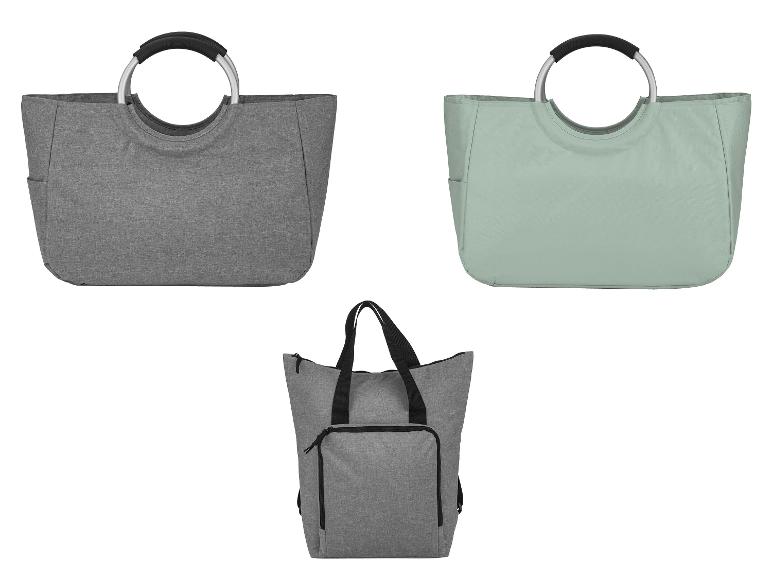 Deux sacs de courses à poignées rondes et un sac à dos, tous en textile.