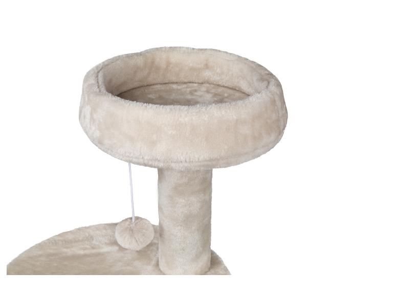 Arbre à chat beige avec un lit rond et une balle suspendue.