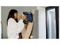 Femme utilisant l'agrafeuse sans fil RAPID 18 V »BTX553« pour fixer du tissu au mur.