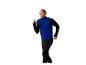 Homme courant, veste sans manches bleue et leggings noirs.