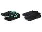 Deux paires de chaussures d'eau noires : une avec des détails turquoise, l'autre avec des surpiqûres rouges.
