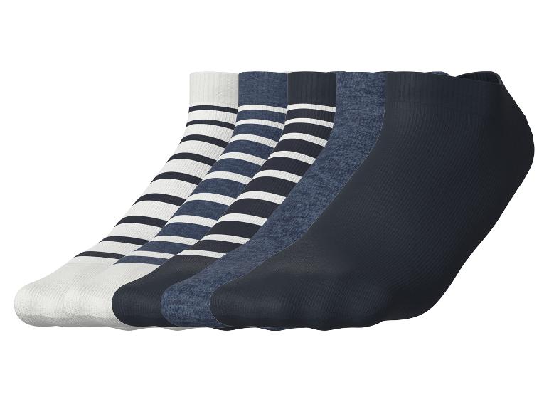 Cinq paires de chaussettes basses pour hommes en blanc, bleu et marine, unies ou rayées.