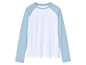 T-shirt manches longues blanc et bleu clair.