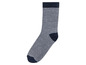 Une chaussette bleue avec des rayures blanches.