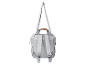 Sac à langer gris en forme de sac à dos avec des accents en cuir.