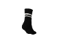 Chaussette noire avec deux rayures blanches et des picots antidérapants sur la semelle.