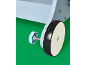 Roue de trotteur pour bébé avec bouton de réglage sur fond vert.