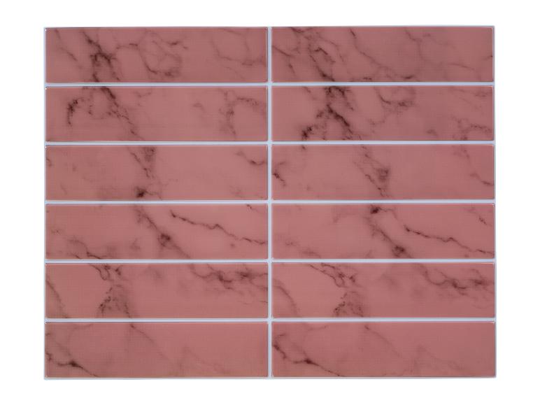 Carreaux autocollants roses effet marbre avec veines foncées