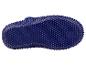 Semelle de chaussures bleu marine texturée.
