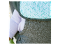 Porte-bébé gris et turquoise à motif chevron.
