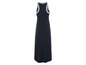 Une robe maxi bleu foncé avec des détails blancs.