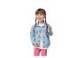 Petite fille souriante vêtue d'une veste en jean et d'un pantalon rose.