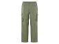 Pantalon cargo vert avec cordon de serrage.