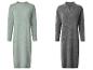 Deux robes pull en maille : une vert clair à col rond et une grise à col polo.