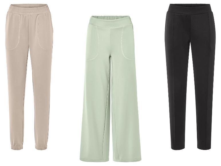 Pantalons beiges, verts et noirs avec taille élastique.