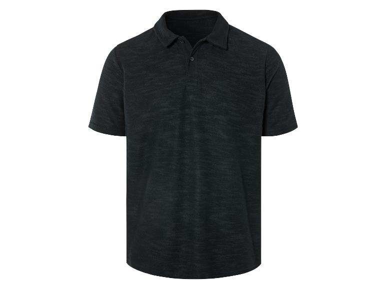 Un polo noir à rayures.