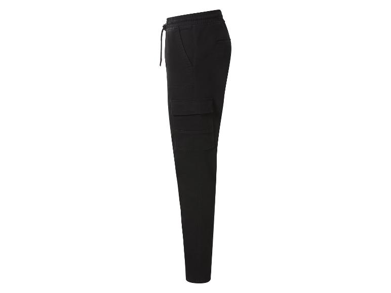 Pantalon cargo noir pour homme avec cordon de serrage à la taille et poches latérales.