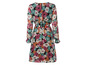Une robe à manches longues avec un imprimé floral multicolores.