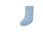 Chaussette de bébé bleu clair à rayures blanches verticales.