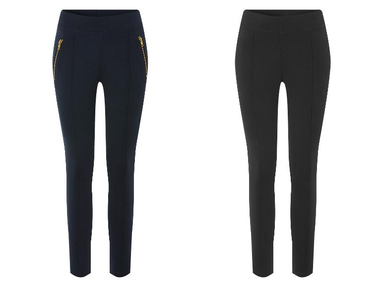 Deux paires de leggings noirs avec des fermetures éclair.