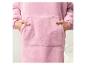 Un sweat-shirt rose avec une grande poche