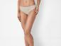Culotte beige minimaliste sur un mannequin.