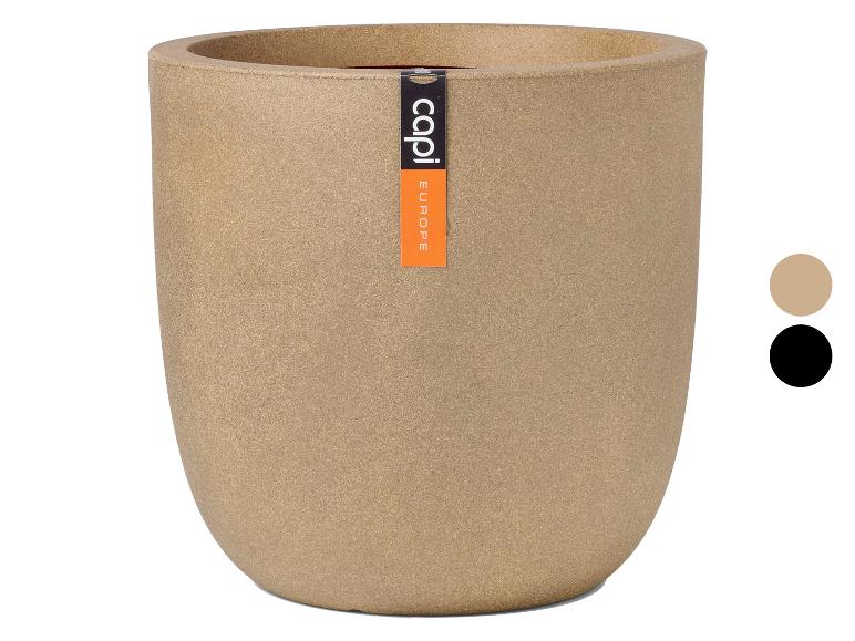 Pot de fleurs couleur sable à texture granuleuse avec étiquette orange et deux options de couleur.