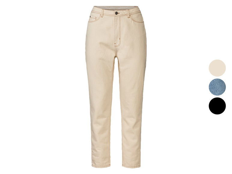 Un jean beige avec des surpiqûres contrastées subtiles.