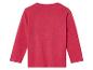 Un t-shirt à manches longues rose.