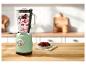 Blender SilverCrest vert pastel avec un bol de fruits rouges.