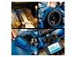 Quatre images détaillées d'un modèle LEGO Ford GT bleu.