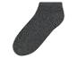 Chaussettes grises courtes en coton.