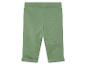 Pantalon vert avec des ourlets.