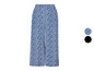 Pantalon large bleu à imprimé floral.