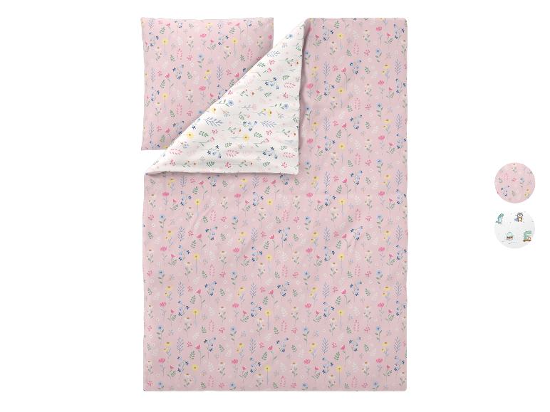 Parure de lit rose à motifs floraux, réversible avec un motif floral blanc et deux petits échantillons ronds.