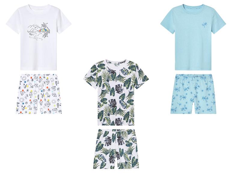 T-shirts et shorts pour enfants, motifs tropicaux et plage.