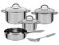 Un ensemble de batterie de cuisine avec trois casseroles avec couvercles et une spatule.